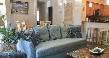 Playa Rana - Stunning Family-sized Condo With Deck