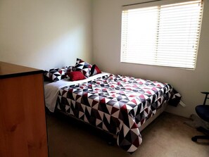 House | 3 bedrooms, desk, free WiFi