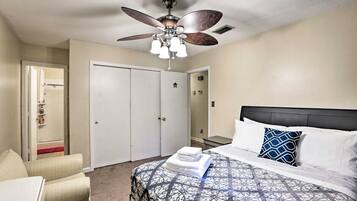 House (Spacious, exquisite 4-bed home near F) | 4 bedrooms, desk, free WiFi