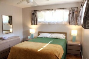 House (Spacious, homey 2-bedroom in Chattano) | 2 bedrooms, desk, free WiFi