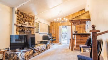 House | Living room | TV, fireplace