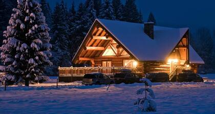Revelstoke House - Luxurious Log Home