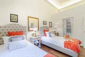 5 habitaciones, tabla de planchar con plancha y wifi gratis 