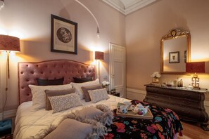 5 bedrooms, iron/ironing board, bed sheets