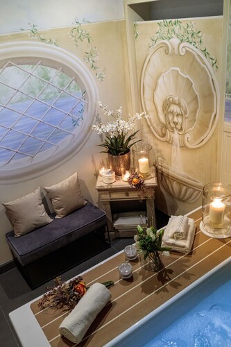 THE MEDIEVAL PENTHOUSE, Indulge among History in a Luxury 5 Bedrooms Apartment