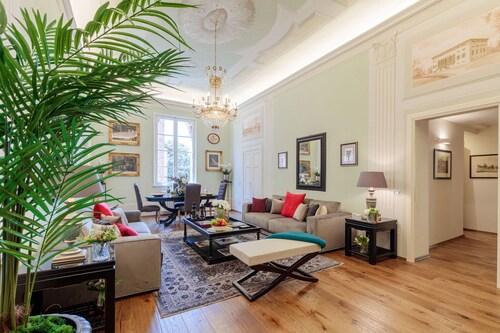 THE MEDIEVAL PENTHOUSE, Indulge among History in a Luxury 5 Bedrooms Apartment