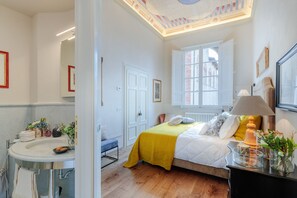 5 chambres, fer et planche à repasser, draps fournis