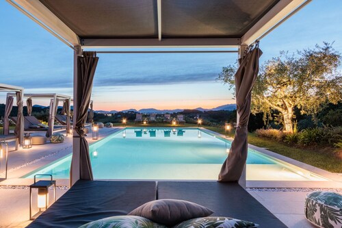 10 Bedrooms Villa in Lucca, SPA, Panoramic Pool