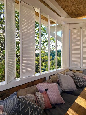 المنطقة المحيطة بالمنشأة