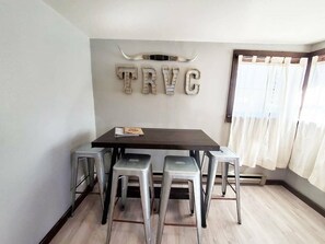 Dining - The Rustic Valley Cabin (Challis)