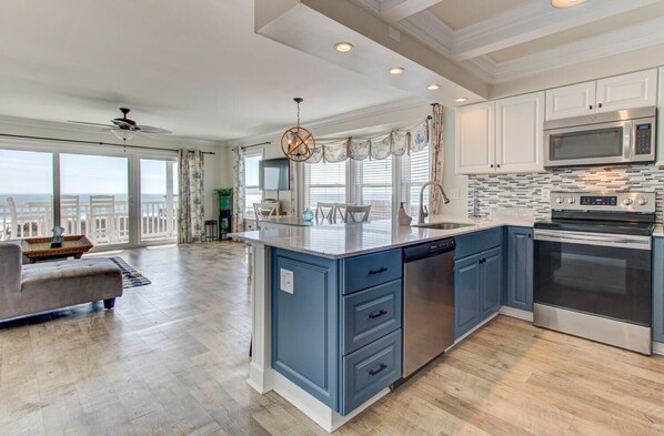 Refrigerador, microondas, horno y parrilla de estufa 