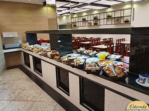 Desayuno buffet incluido todos los días 