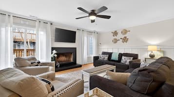 Smart TV, fireplace, DVD player