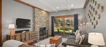 Rockies 2103A - Updated Condo w/ Private Washer/Dryer - Hot Tub & Outdoor Pool - Free Bus Route