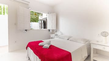 Basic Double Room | Minibar, free WiFi, bed sheets