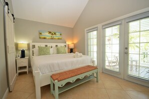 3 bedrooms, iron/ironing board, free WiFi, bed sheets - Boater's Paradise 3 bed/2.5 bath Villa with Slip! (Marathon)