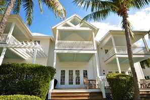 Exterior - Boater's Paradise 3 bed/2.5 bath Villa with Slip! (Marathon)