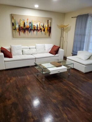 Living area - Buckhead 5BDR Home 7Queenbeds 6Tvs Sleep15pple Near LenoxMall WiFi Patio Garden (Atlanta)