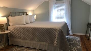 2 bedrooms, desk, iron/ironing board, WiFi