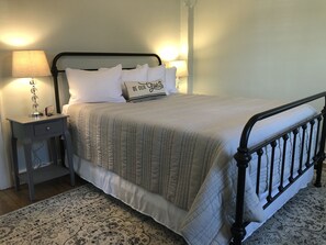 2 Schlafzimmer, Schreibtisch, Bügeleisen/Bügelbrett, WLAN