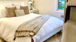 2 bedrooms, iron/ironing board, WiFi