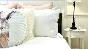 2 bedrooms, iron/ironing board, WiFi