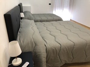 2 chambres, fer et planche à repasser, accès au Wi-Fi (inclus)