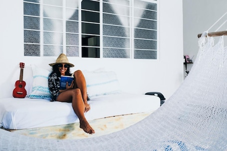 折叠床/加床(额外收费)、免费 WiFi、床单