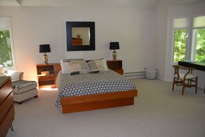 4 bedrooms, desk, iron/ironing board, free WiFi