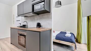 Køleskab, mikrobølgeovn, ovn, kogeplade