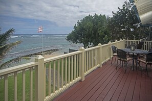 Outdoor dining - True Hawaiian Aloha with modern conveniences (Hauula)