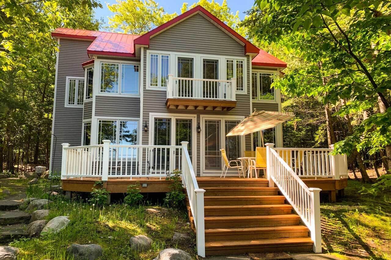 Lake Michigan craftsman beach house near Cross Village-sleeps 10