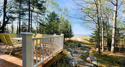 Lake Michigan craftsman beach house near Cross Village-sleeps 10