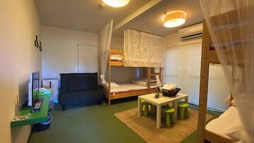Private room with bunk beds, Non Smoking | Blackout drapes, free WiFi, bed sheets
