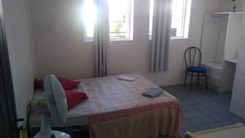 Quarto casal | Wi-Fi de cortesia, roupa de cama