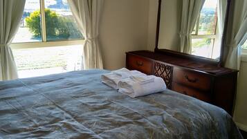 1 dormitorio, tabla de planchar con plancha, cuna de viaje y wifi gratis