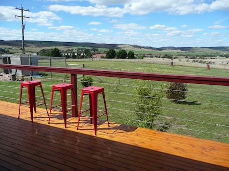 Terrace/patio. Parkesbourne Farmstay