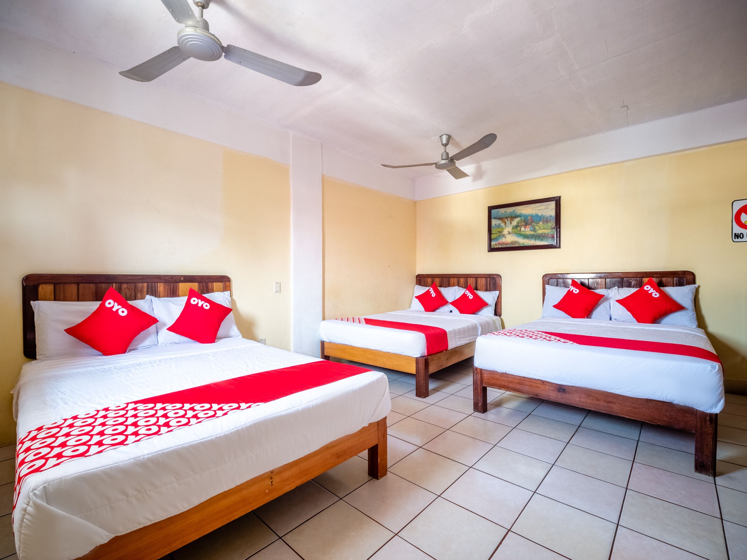 Habitación estándar (Three beds) | Escritorio, insonorización, tabla de planchar con plancha y wifi gratis 