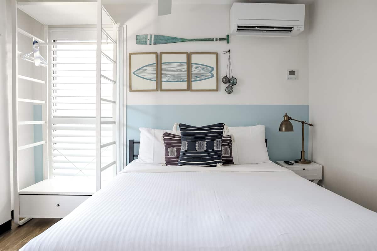 WiFi (free), bed sheets