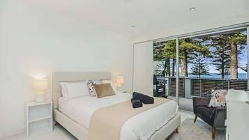 master bedroom with queen bed
