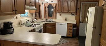 Quiet waterfront cabin near Tomahawk & Minocqua, Pet friendly