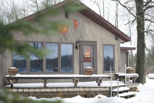 Quiet waterfront cabin near Tomahawk & Minocqua, Pet friendly