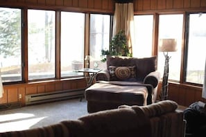 TV, DVD player, books - Quiet waterfront cabin near Tomahawk & Minocqua, Pet friendly (Tomahawk)
