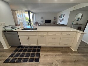 Interior - 2BR/2BA Condo with 2 Pools, Hot Tub & Lake Views! 1 mile to beach (Delray Beach)