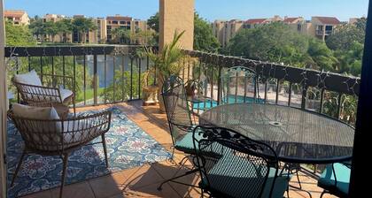 2BR/2BA Condo with 2 Pools, Hot Tub & Lake Views! 1 mile to beach