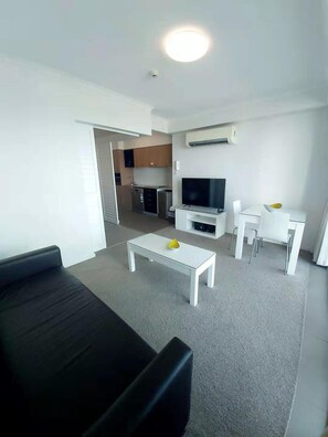 Apartment | Living area - Airtrip Apartments on River Street (Mackay)