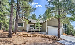 Exterior - Modern Cabin in the Woods - 10 Miles to Flagstaff! (Flagstaff)
