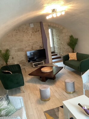 Smart TV, DVD player, stereo - Whole house 4 **** of 240 m2 near Paris, balneo, equipped garden, wifi  (Juziers)