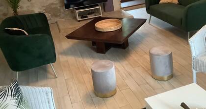 Maison entiÚre 4 **** de 240 m2 proche de Paris , balneo, jardin équipé, wifi