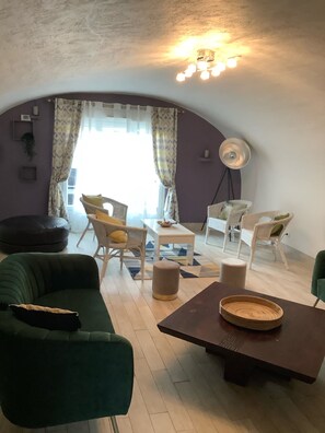 تلفزيون ذكي، مشغل دي في دي، ستيريو